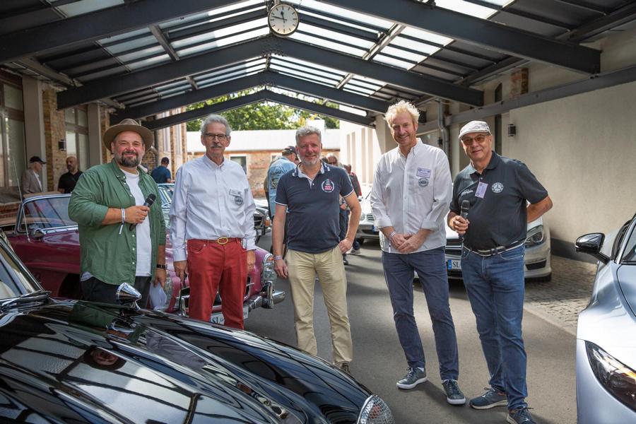 Die Moderatoren mit den Club- Präsidenten